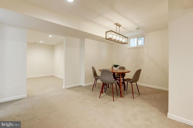 7985 FOXMOOR DR, Dunn Loring, VA 22027