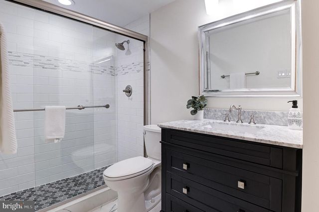 7985 FOXMOOR DR, Dunn Loring, VA 22027