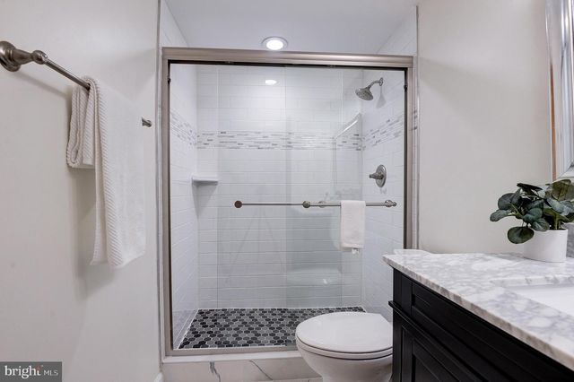 7985 FOXMOOR DR, Dunn Loring, VA 22027