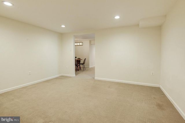 7985 FOXMOOR DR, Dunn Loring, VA 22027