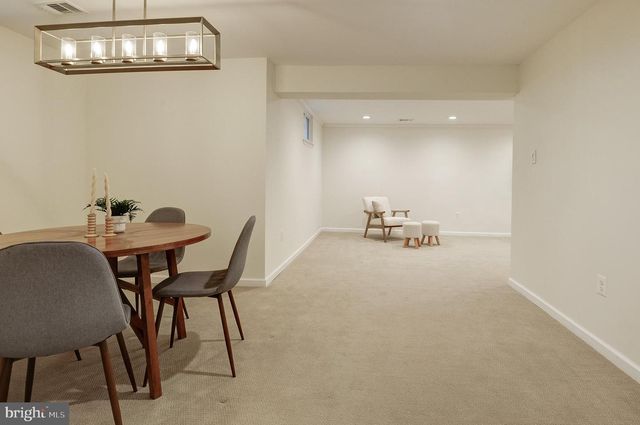 7985 FOXMOOR DR, Dunn Loring, VA 22027