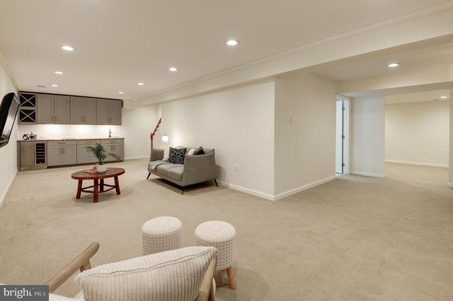 7985 FOXMOOR DR, Dunn Loring, VA 22027