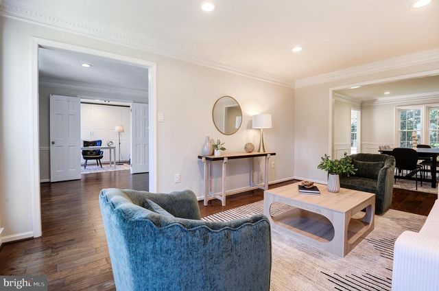 7985 FOXMOOR DR, Dunn Loring, VA 22027