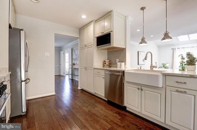 7985 FOXMOOR DR, Dunn Loring, VA 22027