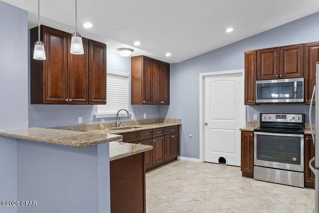 561 Lakepointe Drive, Chipley, FL 32428