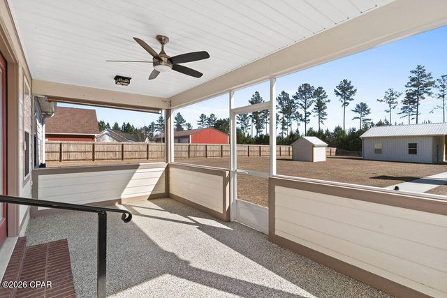 561 Lakepointe Drive, Chipley, FL 32428