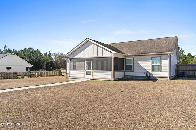 561 Lakepointe Drive, Chipley, FL 32428