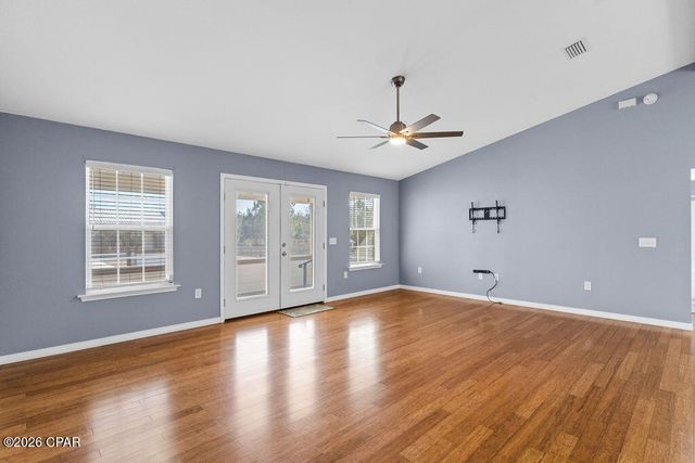 561 Lakepointe Drive, Chipley, FL 32428