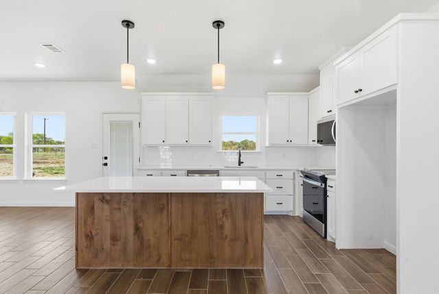 248 Yawney Drive, Lipan, TX 76462