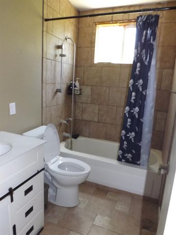 5763 E Morse Rd, Lodi, CA 95240