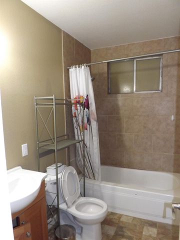 5763 E Morse Rd, Lodi, CA 95240