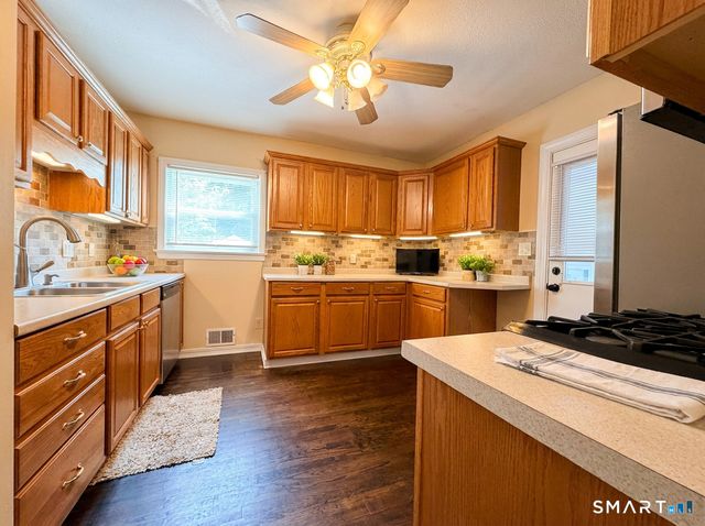 33 Salem Road, East Hartford, CT 06118