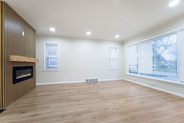 21618 Woodbridge Street, Saint Clair Shores, MI 48080