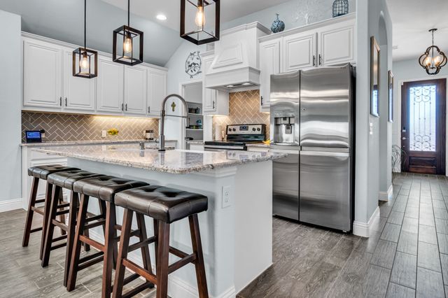 108 Gateway Drive, Alvarado, TX 76009