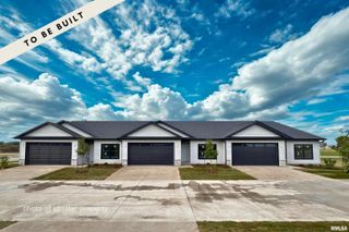 1704 REDBUD Circle 101, Eldridge, IA 52748