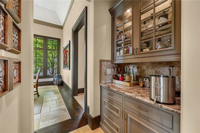 29 High Cliffe Way, Landrum, SC 29356