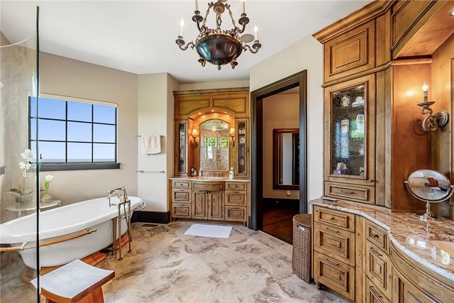29 High Cliffe Way, Landrum, SC 29356