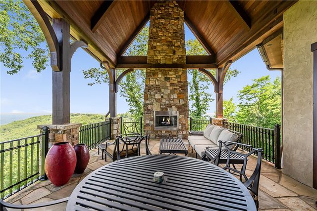 29 High Cliffe Way, Landrum, SC 29356