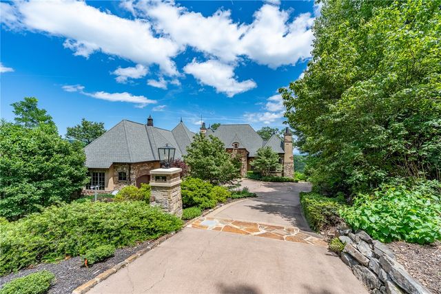 29 High Cliffe Way, Landrum, SC 29356