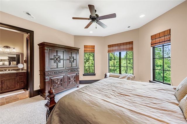 29 High Cliffe Way, Landrum, SC 29356