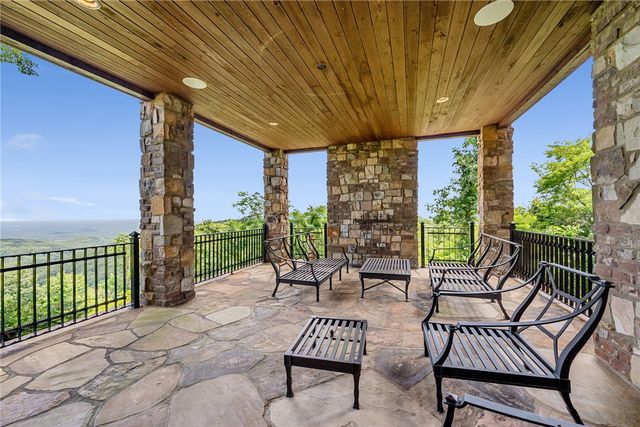 29 High Cliffe Way, Landrum, SC 29356