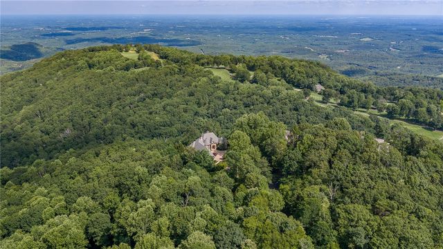 29 High Cliffe Way, Landrum, SC 29356