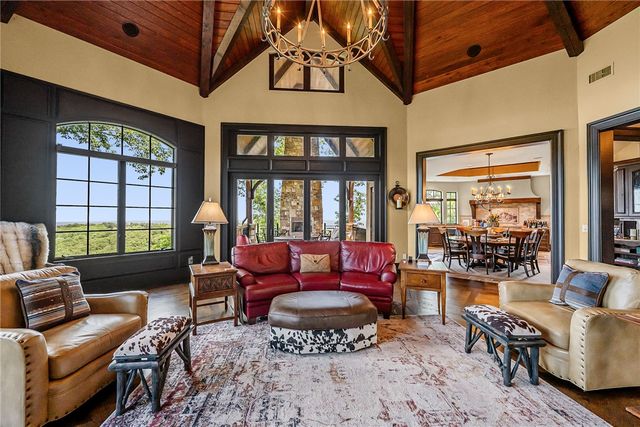 29 High Cliffe Way, Landrum, SC 29356