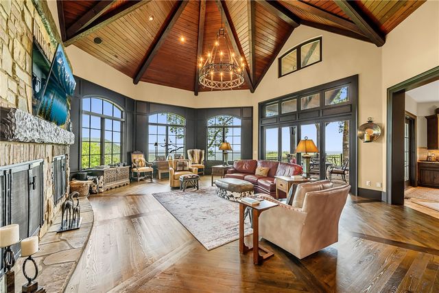 29 High Cliffe Way, Landrum, SC 29356