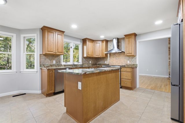255 Haymeadow Rd, North Andover, MA 01845