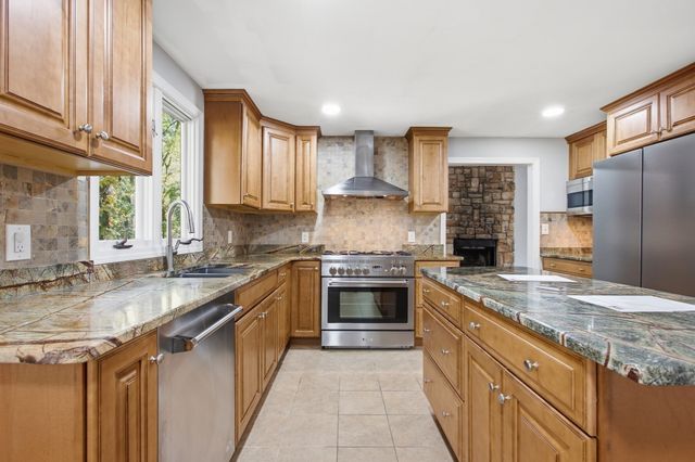255 Haymeadow Rd, North Andover, MA 01845