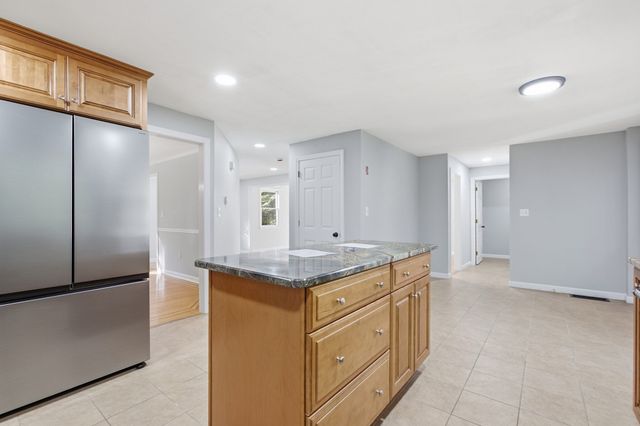 255 Haymeadow Rd, North Andover, MA 01845