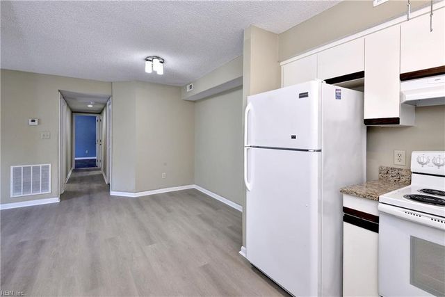 12757 Saint James Pl Apt F, Newport News, VA 23602