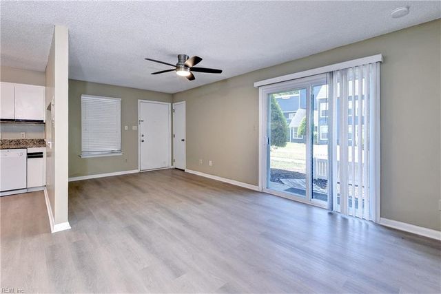 12757 Saint James Pl Apt F, Newport News, VA 23602