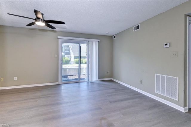 12757 Saint James Pl Apt F, Newport News, VA 23602