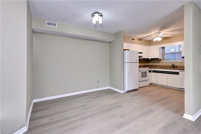12757 Saint James Pl Apt F, Newport News, VA 23602