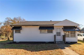 1514 Summit Avenue, Greensboro, NC 27405