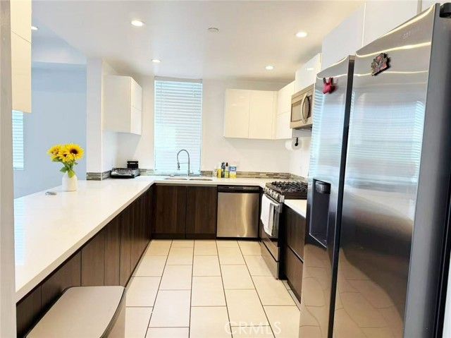 137 W 6th St 305, Long Beach, CA 90802