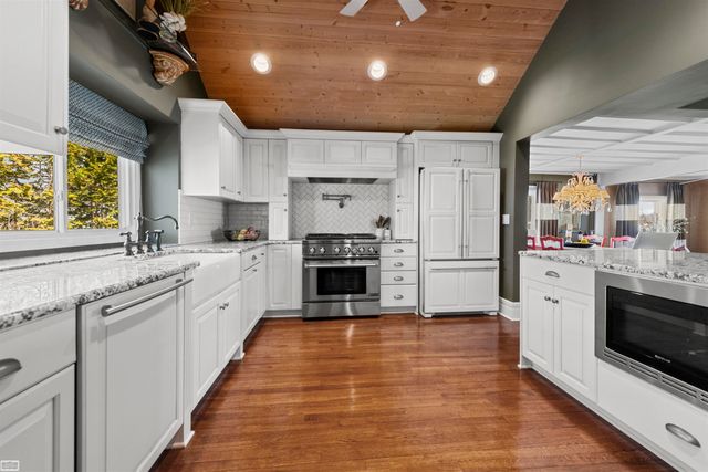 206 Edgewater Drive, Algonac, MI 48001