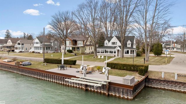 206 Edgewater Drive, Algonac, MI 48001