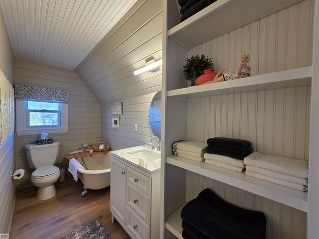 206 Edgewater Drive, Algonac, MI 48001