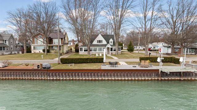 206 Edgewater Drive, Algonac, MI 48001