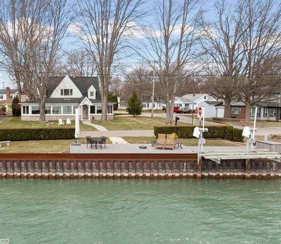 206 Edgewater Drive, Algonac, MI 48001