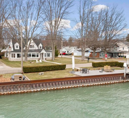 206 Edgewater Drive, Algonac, MI 48001