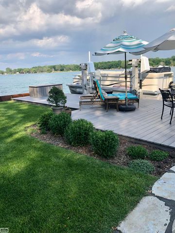 206 Edgewater Drive, Algonac, MI 48001