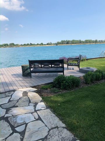 206 Edgewater Drive, Algonac, MI 48001