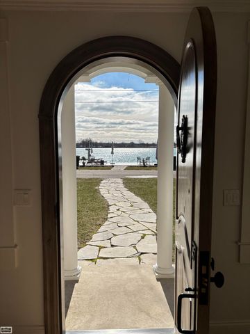 206 Edgewater Drive, Algonac, MI 48001