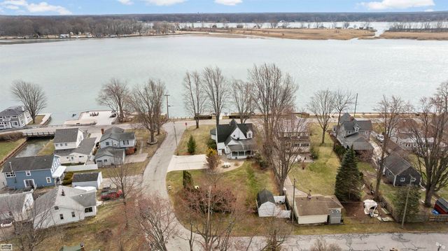 206 Edgewater Drive, Algonac, MI 48001