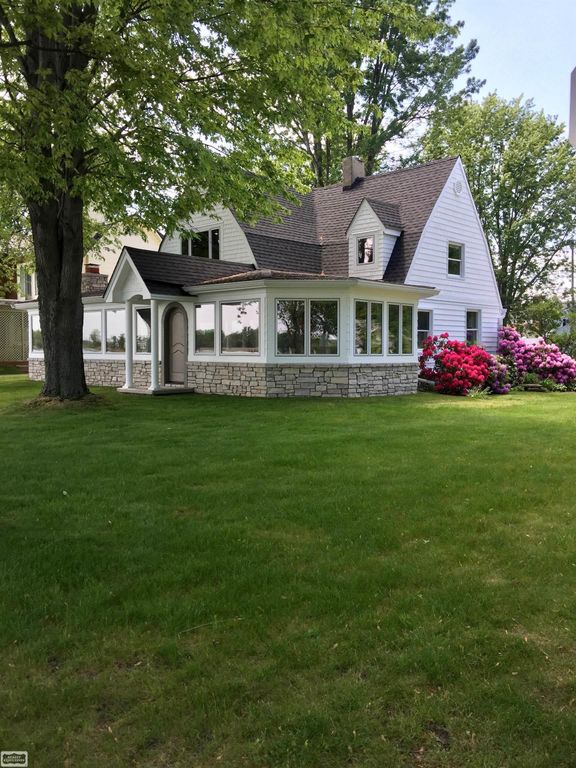 206 Edgewater Drive, Algonac, MI 48001