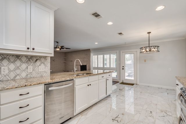 3734 Crown Shore, Dallas, TX 75244