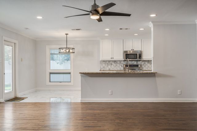 3734 Crown Shore, Dallas, TX 75244